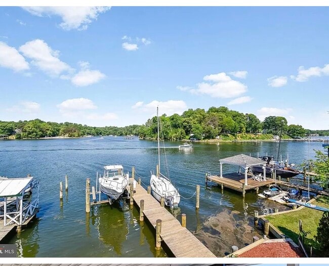 Photo - 684 N Riverside Dr