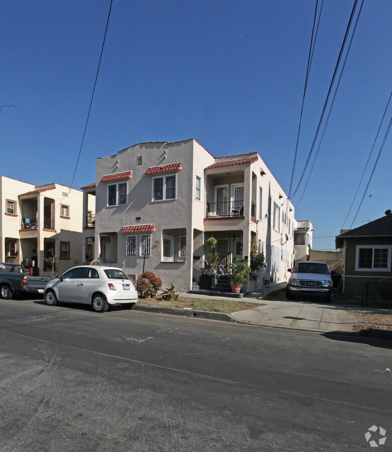 Primary Photo - 1266 North Ardmore Avenue