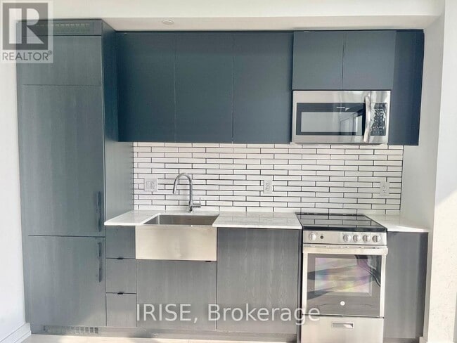 Photo - 270 Dufferin St Unit 807