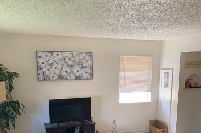 Área de estar - 5102 Bell St Unidad 4