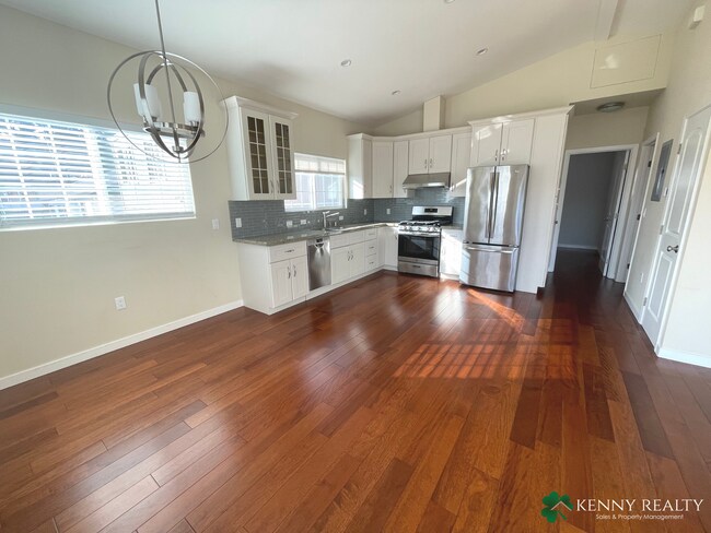 Photo - Charming 2BD/1BA Upper-Unit in Broadmoor Village – Daly City