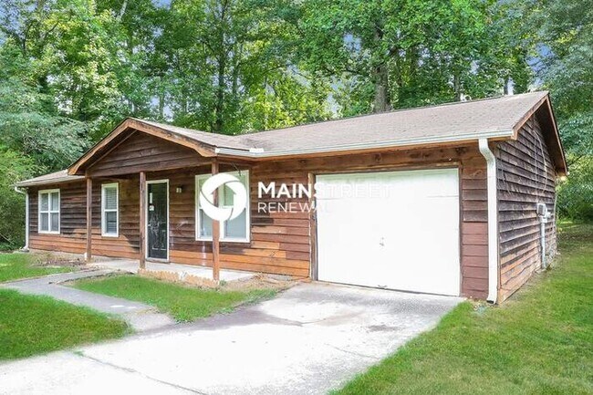 3 Bedroom Pet-Friendly Home in Jonesboro, GA with Main Street Renewal