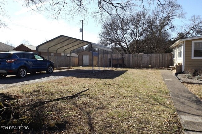 Photo - 301 Russell Rd