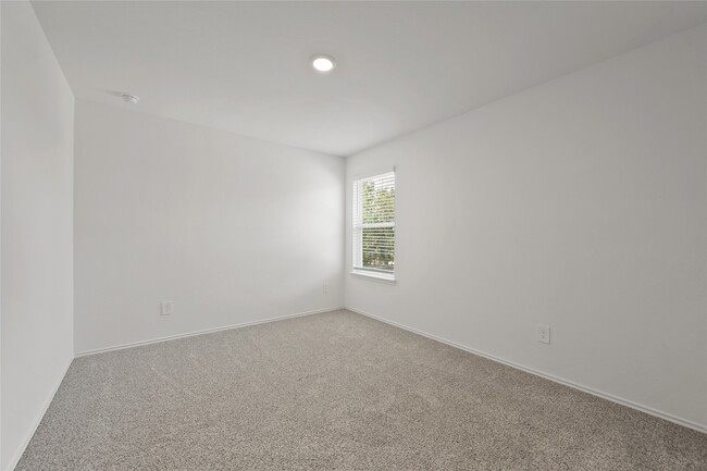 Building Photo - 5210 Twin Acorn Ct