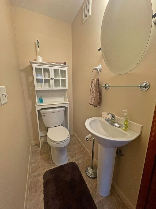 Photo - 712 S Main St