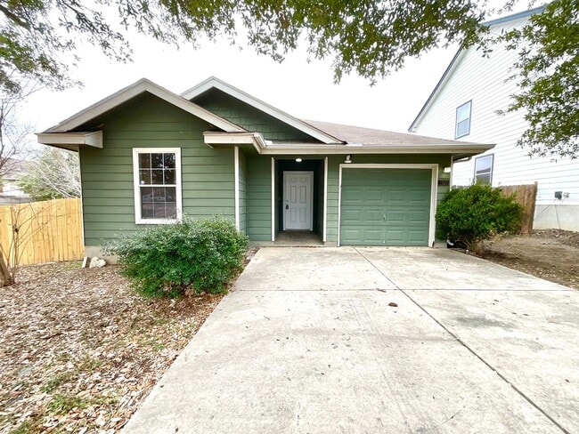 Building Photo - Charming 3-Bedroom Cul-de-Sac Home with Fenced Yard & Garage!