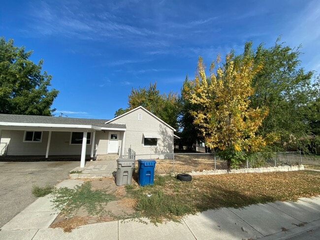 Charming 3 bed 1 bath in Nampa - Charming 3 bed 1 bath in Nampa Townhome