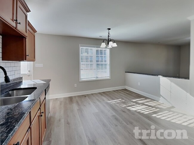 Photo - 340 Belvedere Dr NW