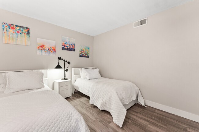 Photo - 688 McVey Ave