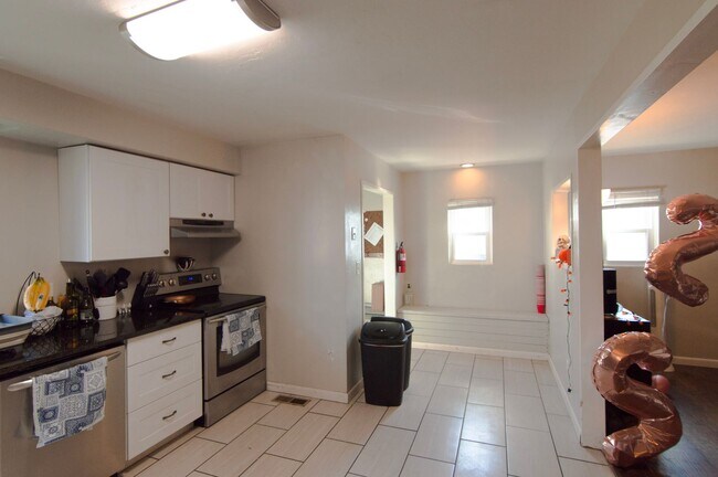 Photo - 605 S Aurora St Unit House