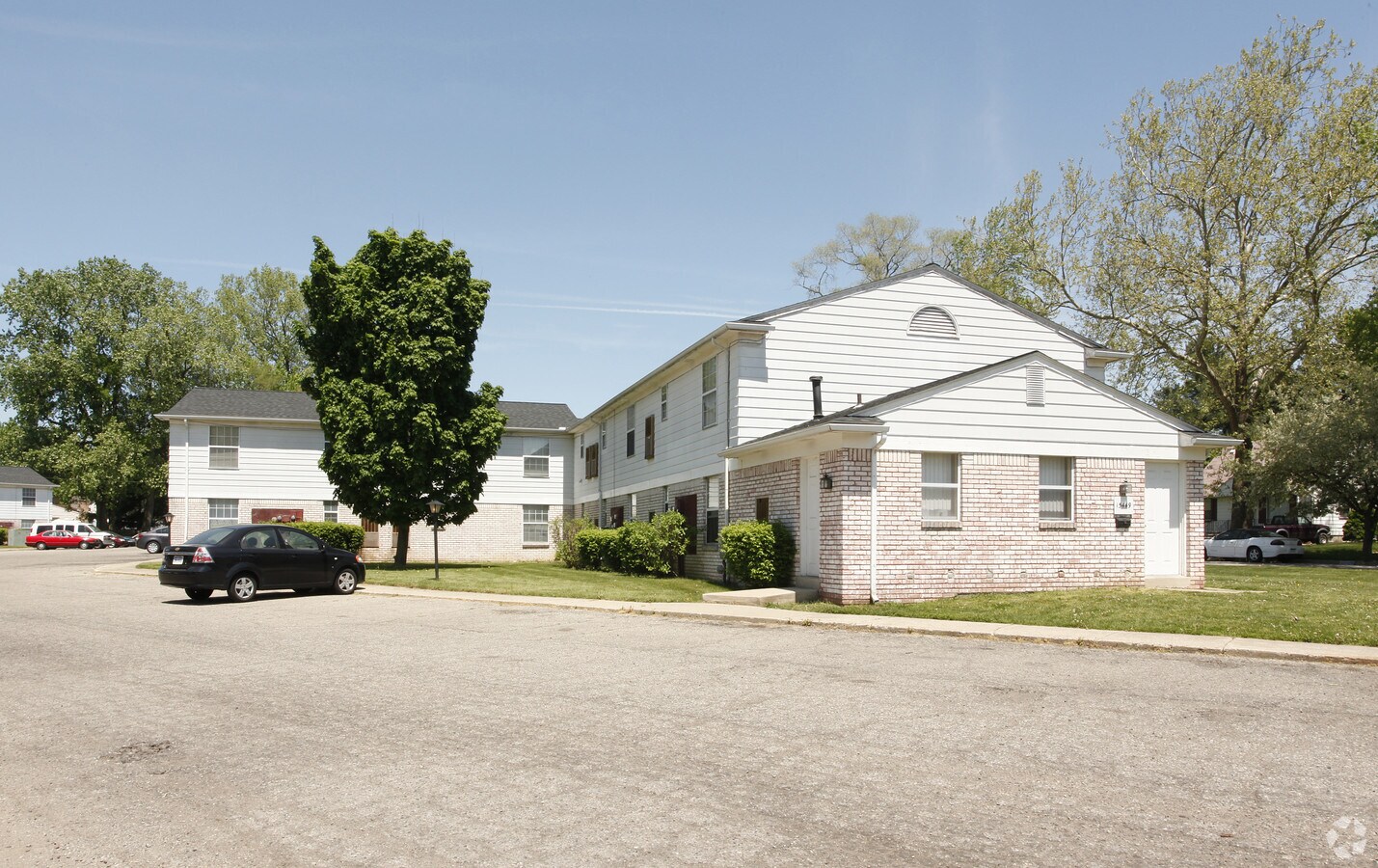 Willow Creek Apartments - Willow Creek Apartments