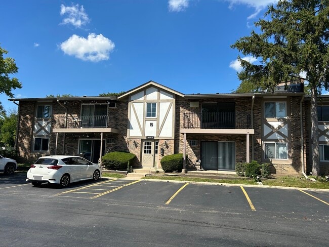 Building Photo - 9s120 Lake Dr Unit 15B-208