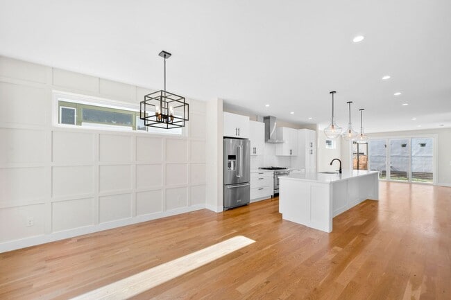 Photo - LUX 3BD, 2.5BA Half-Duplex Near Berkeley Lake