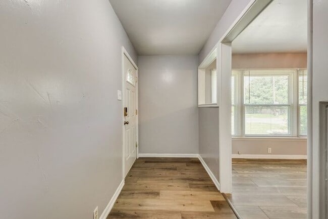 Photo - 1014 W Belden St