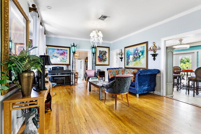 Photo - 335 Monroe Dr