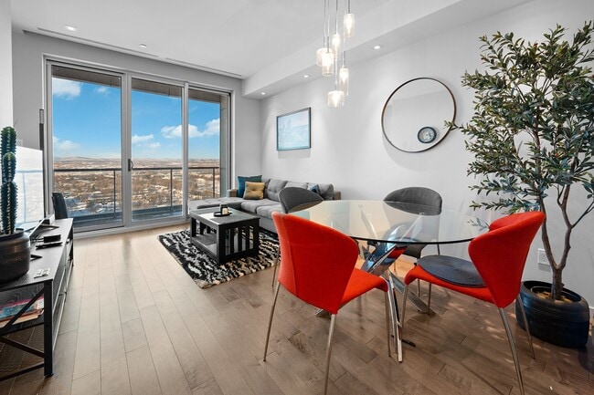 Building Photo - 2818 Boul Laurier Unit 2212