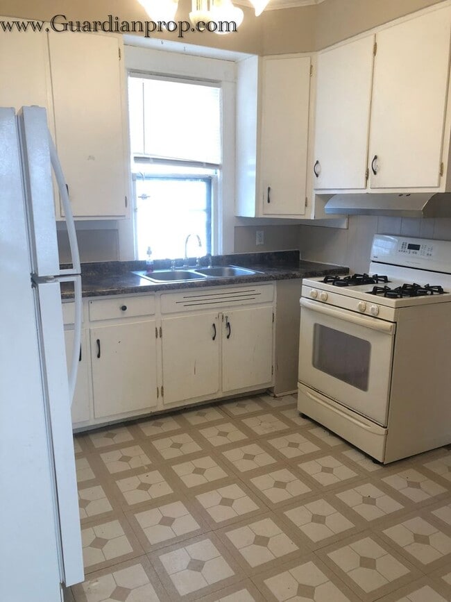 Photo - North Minneapolis Single Family Home, Hardwood Floors, Washer/Dryer,