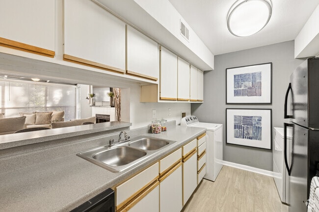 2BR, 2BA - 1,003SF - Kitchen