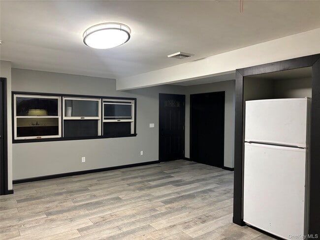 Building Photo - 2 Spencer Ave Unit 1