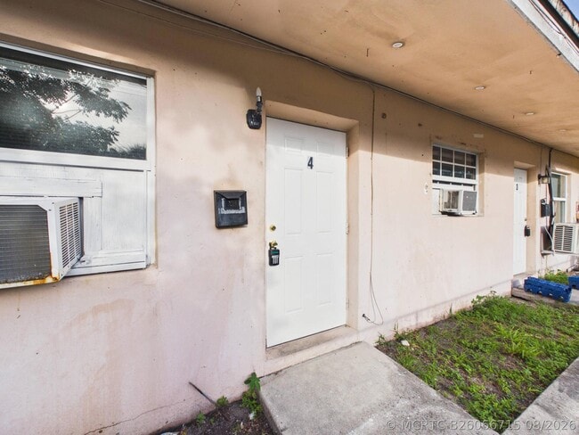 2711 NW 1st St Unit 4