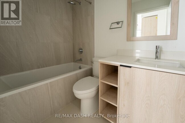 Photo - 1007 The Queensway Unité 622