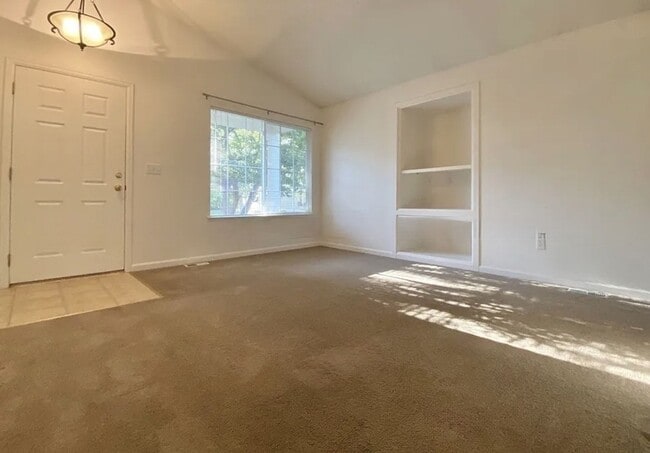 1914 Fountain Ct