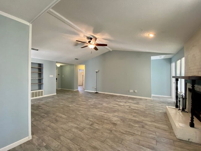 Photo - Gorgeous 3 bed 2 bath Single Story Home in Austin!!!
