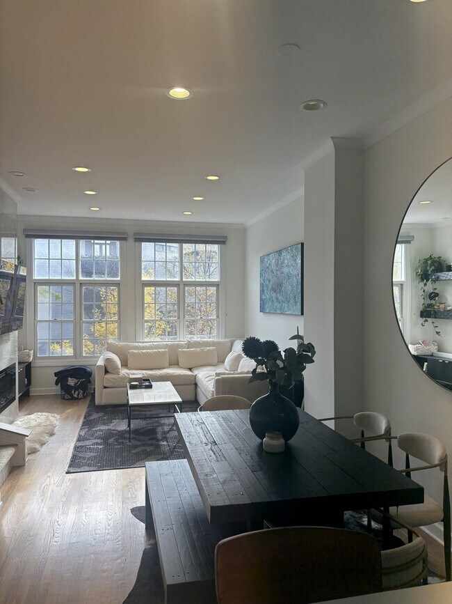 Photo - 854 N Ogden Ave