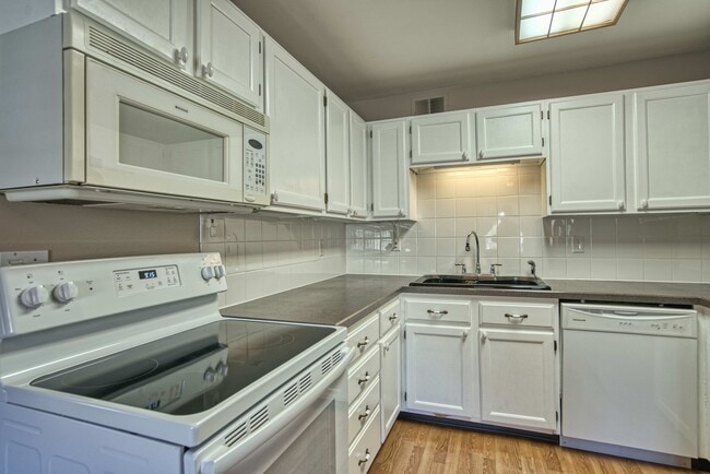 kitchen - 2003 Terry St 106 Unit 106