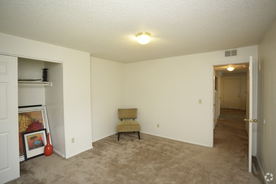 Briarwood Gardens Apartments For Rent in Grandview, MO