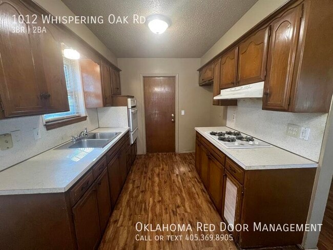 Photo - 1012 Whispering Oak Rd