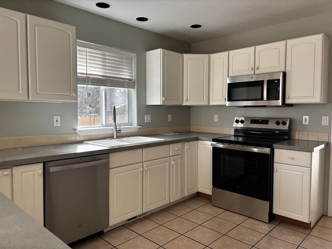 Photo - 3 BR/2.5 BA Townhouse