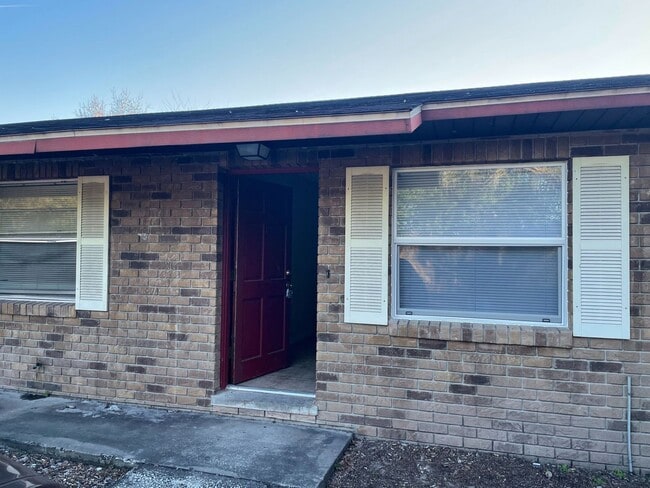 Photo - 2-Bedroom, 1-Bathroom home in Winter Haven