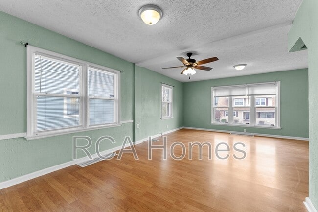 Photo - 3202 Ruckle St