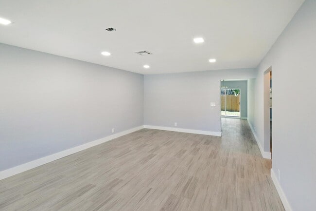 Photo - 9126 Roan Ln