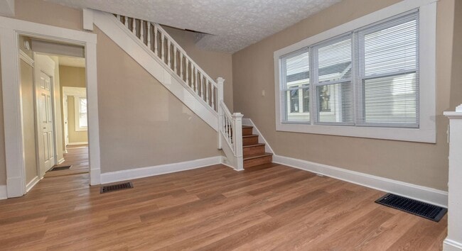 Photo - Bates-Hendricks/Newly Remodeled 3 Bedroom Half Double