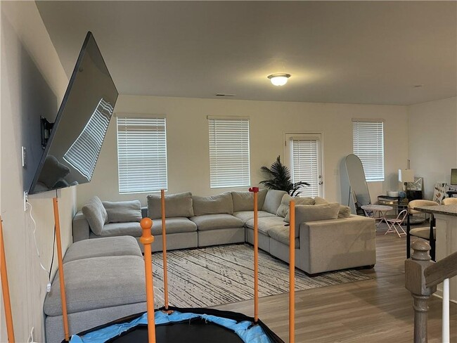 Photo - 5765 Thornton Dr