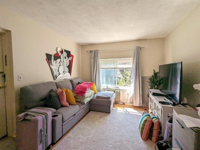 Building Photo - 998 Massachusetts Ave Unit 3