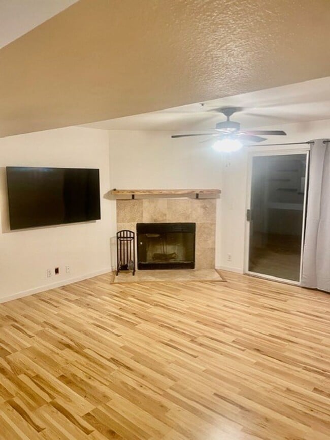 Photo - Fabulous Updated and Spacious 2 bd 2 bath Condo in superb area in Concord! Unidad 104