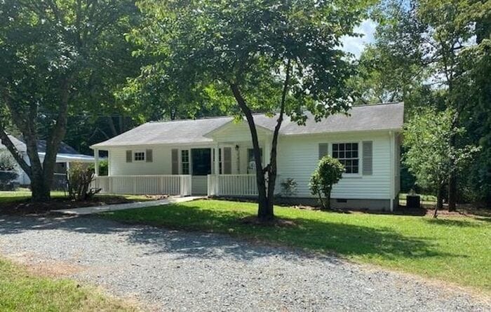 3BD/2BA Single Family Home on Large Lot! - 3BD/2BA Single Family Home on Large Lot!