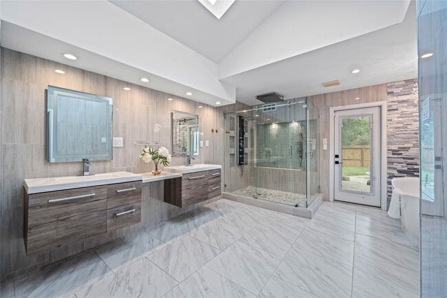 Photo - 9022 Quebec Dr