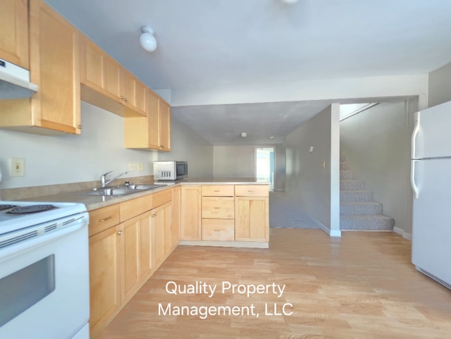 Photo - 208 Grove St Unit B