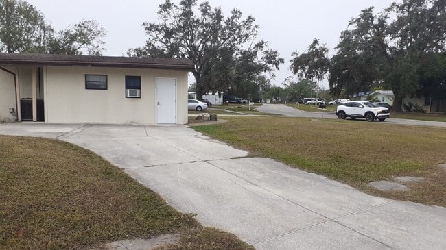 Building Photo - Sarasota Studio Apartment Unit Studio at Lalani