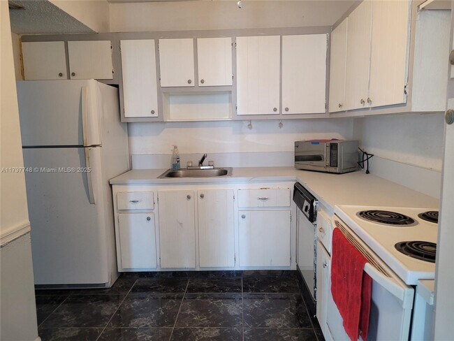 Photo - 2025 NE 164th St Unit 819