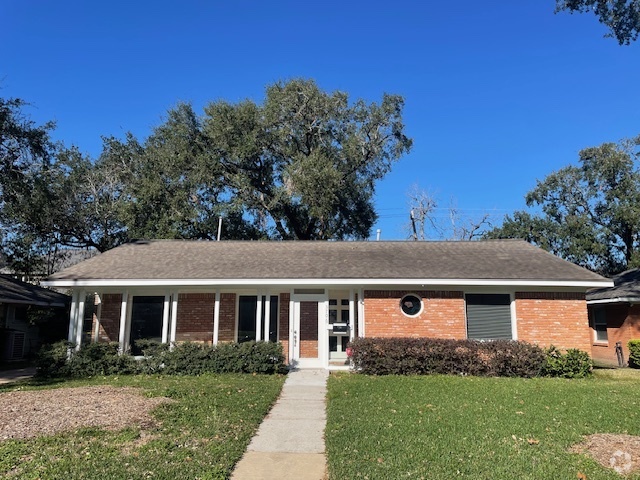 Front of house on a quiet street - 3706 Murworth Dr Rental