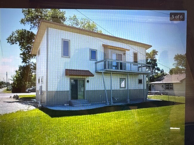 Building Photo - 407 Walnut St