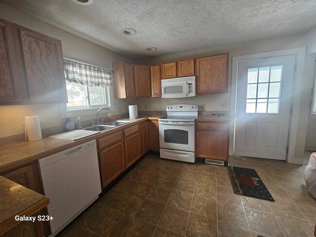 Photo - 547 E Main St