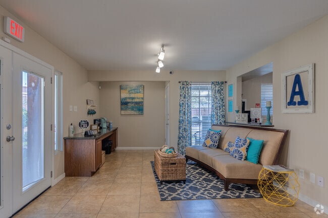 Oficina de arrendamiento - Aero On Upper Bay