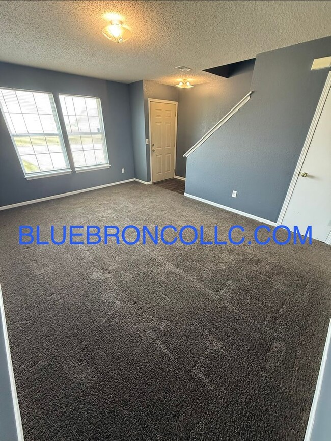 Photo - 621 Willow Ln