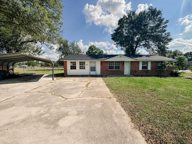 Photo - 305 Larkspur St